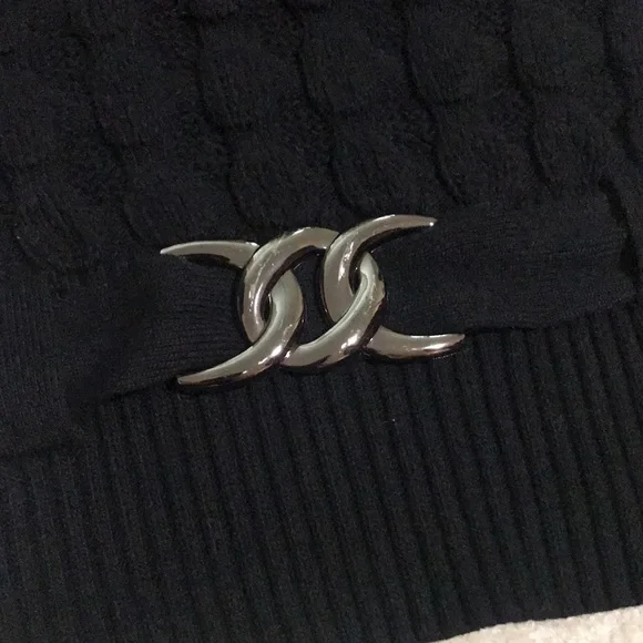 sweater - Picture 2 of 4